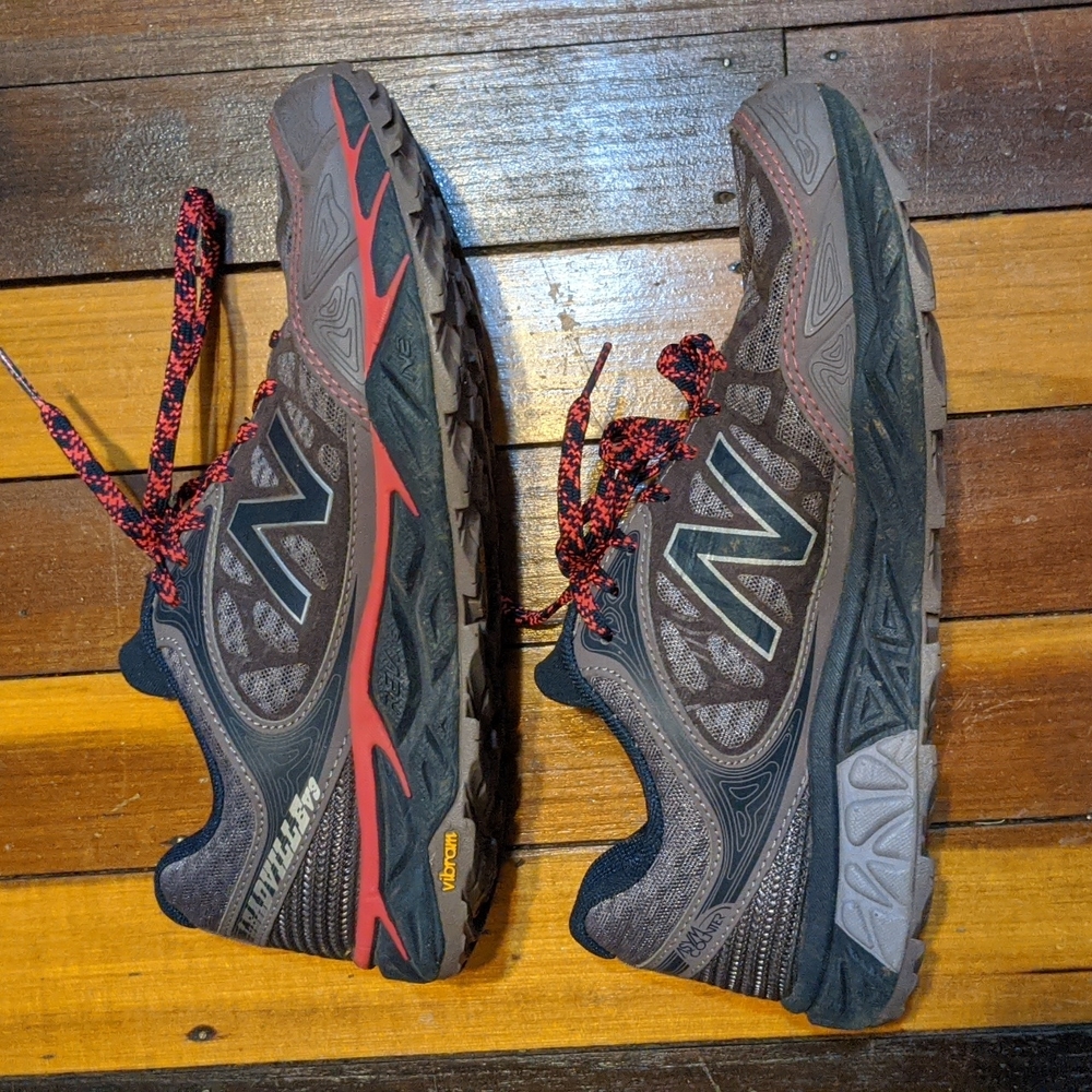 New Balance women's Leadville v3 trail shoes sz 6.5